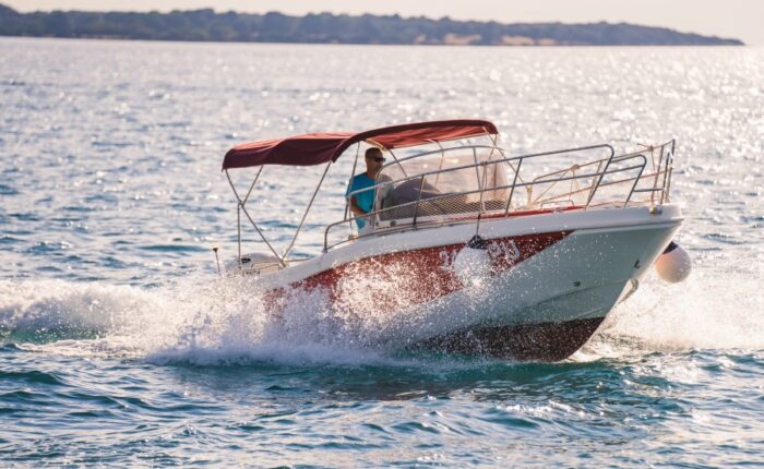rent a boat, najam broda, noleggiare una barca, ein Boot mieten Istria , pula. Fazana