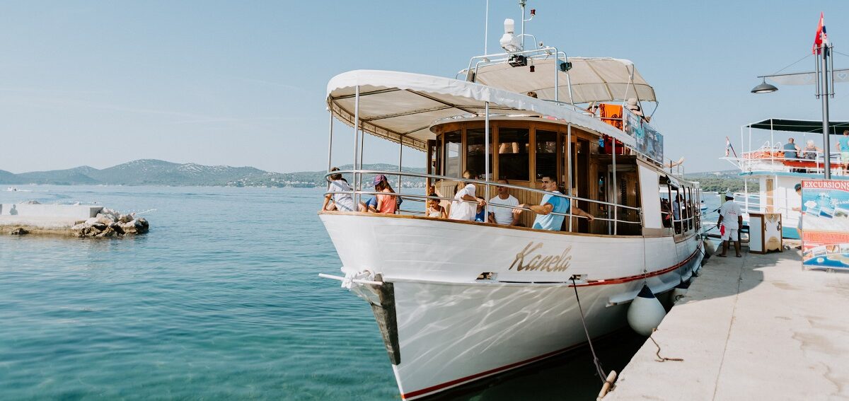 Nacionalni park Kornati, Park prirode Telašćica, izlet brodom,dalmatinski otoci, izlet, plaže, sunčanje, kupanje, kristalno čisto more, opuštanje, priroda, turizam, Hrvatska, more, prijatelji, obitelj, avantura, uživanje,, tura brodom, brod Kornati National Park, Telašćica Nature Park, boat trip, Dalmatian islands, excursion, beaches, sunbathing, swimming, crystal clear sea, relaxation, nature, tourism, Croatia, sea, friends, family, adventure, enjoyment,, boat tour, boat Nationalpark Kornati, Naturpark Telašćica, Bootsfahrt, Dalmatinische Inseln, Ausflug, Strände, Sonnenbaden, Schwimmen, kristallklares Meer, Entspannung, Natur, Tourismus, Kroatien, Meer, Freunde, Familie, Abenteuer, Genuss, Bootstour, Boot Parco nazionale delle Incoronate, Parco naturale di Telašćica, gita in barca, isole dalmate, escursione, spiagge, prendere il sole, nuotare, mare cristallino, relax, natura, turismo, Croazia, mare, amici, famiglia, avventura, divertimento, gita in barca, barca