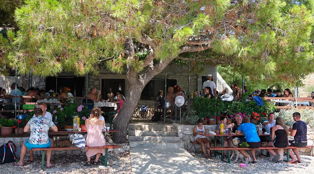 Nacionalni park Kornati, Park prirode Telašćica, izlet brodom,dalmatinski otoci, grupni izlet, plaže, sunčanje, kupanje, kristalno čisto more, opuštanje, priroda, turizam, Hrvatska, more, prijatelji, obitelj, izlet, avantura, uživanje,, tura brodom, brod, delfin, cjelodnevni izlet, otoci, Kornati Nationalpark, Naturpark Telašćica, Bootsfahrt, dalmatinische Inseln, Gruppenreisen, Strände, Sonnenbaden, Baden, kristallklares Meer, Entspannung, Natur, Tourismus, Kroatien, Meer, Freunde, Familie, Ausflug, Abenteuer, Vergnügen, Bootstour, Bootstour, Bootstopp, Tourismus, Kroatien, Meer, Freunde, Familie,Parco nazionale di Kornata, Parco naturale di Telašćica, gita in barca, isole dalmata, gite di gruppo, spiagge, prese al sole, bagno, mare cristallino, rilassamento, natura, turismo, croazia, mare, amici, Kornati National Park, Telašćica Nature Park, boat trip, Dalmatian islands, group trips, beaches, sunbathing, bathing, crystal clear sea, relaxation, nature, tourism, Croatia, sea, boat tour